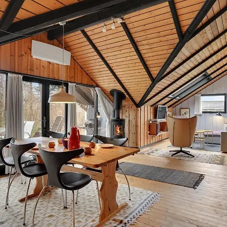 4 Bedroom In *